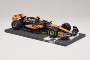 McLaren MCL60 #4 L. Norris 2nd Place Hungarian GP 2023 Minichamps 1:18 537233004 Hartsi — kuva 4 / 7