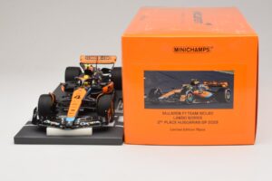 McLaren MCL60 #4 L. Norris 2nd Place Hungarian GP 2023 Minichamps 1:18 537233004 Hartsi — kuva 6 / 7