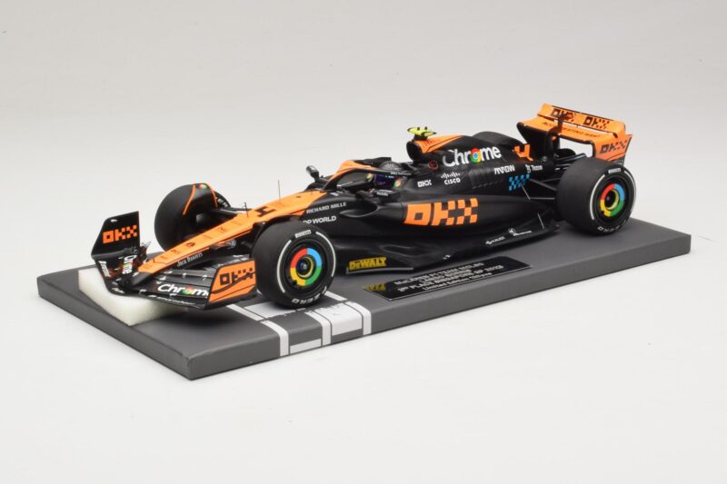 McLaren MCL60 #4 L. Norris 2nd Place Singapore GP 2023 Minichamps 1:18 537233404 Hartsi