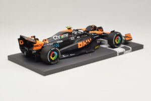 McLaren MCL60 #4 L. Norris 2nd Place Singapore GP 2023 Minichamps 1:18 537233404 Hartsi — kuva 2 / 7
