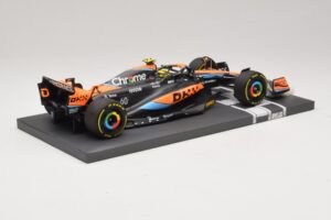 McLaren MCL60 #4 L. Norris Australian GP 2023 Minichamps 1:18 537232104 Hartsi — kuva 2 / 7