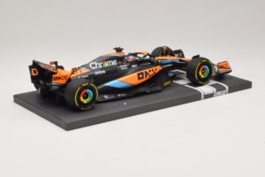McLaren MCL60 #81 O. Piastri Hungarian GP 2023 Minichamps 1:18 537233081 Hartsi — kuva 2 / 7