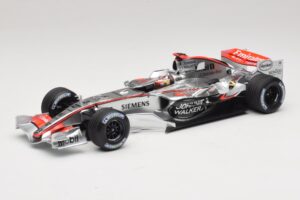 McLaren MP4/21 #3 K. Raikkonen 2006 Minichamps 1:18 530061803 Hartsi