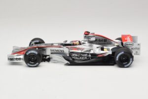 McLaren MP4/21 #3 K. Raikkonen 2006 Minichamps 1:18 530061803 Hartsi — kuva 3 / 7
