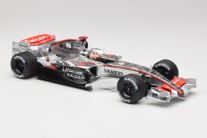 McLaren MP4/21 #3 K. Raikkonen 2006 Minichamps 1:18 530061803 Hartsi — kuva 4 / 7