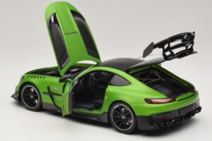 Mercedes AMG GT Black Series C190 Matt Green Metallic Minichamps 1:18 110032022 Metalli — kuva 5 / 8