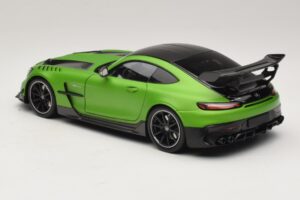 Mercedes AMG GT Black Series C190 Matt Green Metallic Minichamps 1:18 110032022 Metalli — kuva 7 / 8