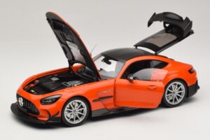 Mercedes AMG GT Black Series C190 Oranssi Hopeavanteilla Minichamps 1:18 110032024 Metalli — kuva 2 / 8