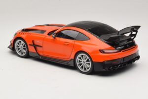 Mercedes AMG GT Black Series C190 Oranssi Hopeavanteilla Minichamps 1:18 110032024 Metalli — kuva 7 / 8