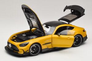 Mercedes AMG GT Black Series C190 Solarbeam Yellow Metallic Minichamps 1:18 110032021 Metalli — kuva 2 / 8