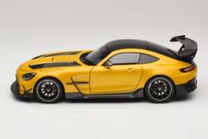 Mercedes AMG GT Black Series C190 Solarbeam Yellow Metallic Minichamps 1:18 110032021 Metalli — kuva 4 / 8