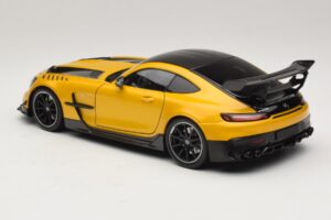 Mercedes AMG GT Black Series C190 Solarbeam Yellow Metallic Minichamps 1:18 110032021 Metalli — kuva 7 / 8