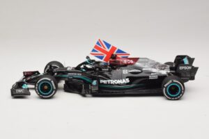 Mercedes AMG Petronas W12 E Performance L. Hamilton Winner British GP 2021 Minichamps 1:18 110211144 Hartsi — kuva 3 / 7