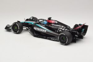 Mercedes AMG Petronas W15 E Performance G. Russell 2024 Minichamps 1:18 110240163 Hartsi — kuva 5 / 7