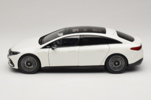 Mercedes EQS V297 Manufaktur Opalite White NZG 1:18 B66961049 Metalli — kuva 4 / 8
