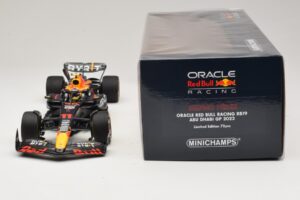 Oracle Red Bull Racing RB19 S. Perez Abu Dhabi GP 2023 Minichamps 1:18 110232311 Hartsi — kuva 6 / 7