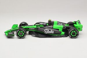 Stake Kick Sauber C44 G. Zhou Emilia Romagna GP 2024 Minichamps 1:18 117240124 Hartsi — kuva 3 / 7