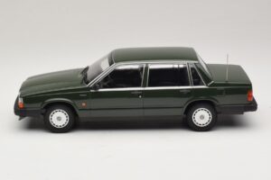 Volvo 740 GL Tummanvihreä Minichamps 1:18 155171702 Metalli — kuva 3 / 6