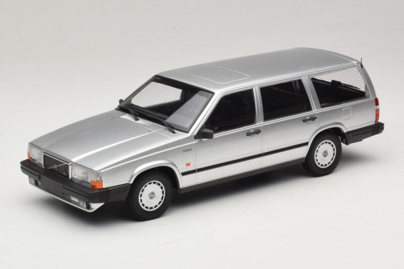 Volvo 740 GL Farmari Hopea Minichamps 1:18 155171770 Metalli