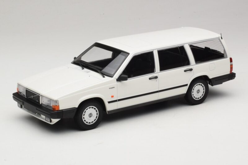Volvo 740 GL Farmari Valkoinen Minichamps 1:18 155171772 Metalli
