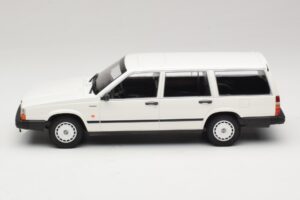 Volvo 740 GL Farmari Valkoinen Minichamps 1:18 155171772 Metalli — kuva 3 / 6