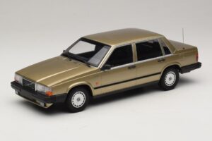 Volvo 740 GL Kulta Minichamps 1:18 155171700 Metalli