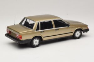 Volvo 740 GL Kulta Minichamps 1:18 155171700 Metalli — kuva 2 / 6