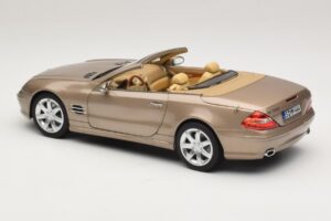 Mercedes SL500 R230 Travertine Beige Norev 1:18 183843 Metalli — kuva 8 / 9
