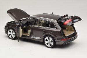 Audi Q7 4M Argus Brown Minichamps 1:18 5011407615 Metalli — kuva 5 / 8