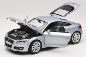 Audi TT 8N Silverblue Metallic Minichamps 1:18 100015020 Metalli — kuva 2 / 8