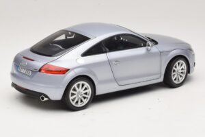 Audi TT 8N Silverblue Metallic Minichamps 1:18 100015020 Metalli — kuva 3 / 8