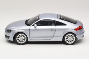 Audi TT 8N Silverblue Metallic Minichamps 1:18 100015020 Metalli — kuva 4 / 8