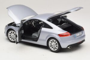 Audi TT 8N Silverblue Metallic Minichamps 1:18 100015020 Metalli — kuva 5 / 8