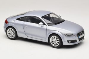 Audi TT 8N Silverblue Metallic Minichamps 1:18 100015020 Metalli — kuva 6 / 8