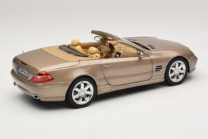 Mercedes SL500 R230 Travertine Beige Norev 1:18 183843 Metalli — kuva 3 / 9