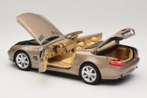 Mercedes SL500 R230 Travertine Beige Norev 1:18 183843 Metalli — kuva 6 / 9