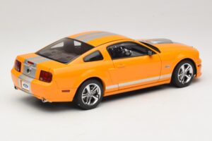 Ford Mustang GT S197 Grabber Orange Metallic AUTOart 1:18 73117-A1 Metalli — kuva 3 / 8