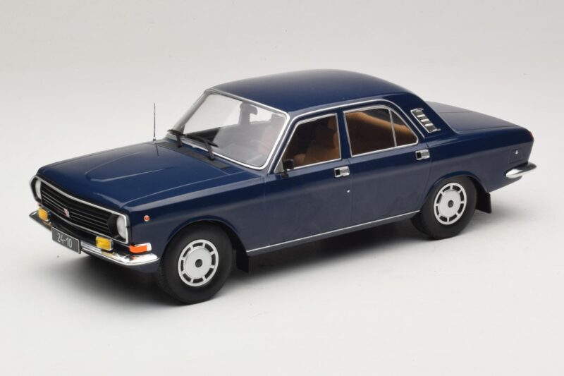GAZ Volga GAZ-24-10 Tummansininen MCG 1:18 MCG18014 Metalli