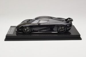 Koenigsegg Regera Musta Hiilikuitupaketti FrontiArt 1:18 F079-179 Hartsi — kuva 3 / 7