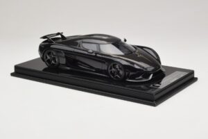 Koenigsegg Regera Musta Hiilikuitupaketti FrontiArt 1:18 F079-179 Hartsi — kuva 4 / 7