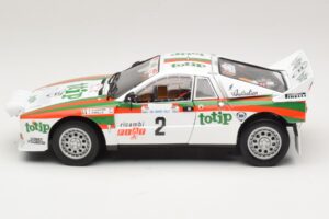 Lancia 037 #2 A. Bettega / M. Perissinot Rally San Marino 1984 Kyosho 1:18 08306F Metalli — kuva 4 / 8