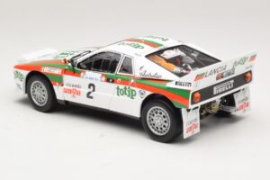 Lancia 037 #2 A. Bettega / M. Perissinot Rally San Marino 1984 Kyosho 1:18 08306F Metalli — kuva 7 / 8