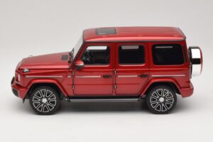 Mercedes G-Class W465 Hyacinth Red Norev 1:18 183037 Metalli — kuva 3 / 6