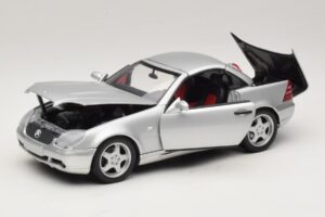 Mercedes SLK230 R170 AMG Roadster Hopea UT Models 1:18 26152 Metalli — kuva 2 / 8