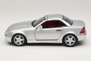 Mercedes SLK230 R170 AMG Roadster Hopea UT Models 1:18 26152 Metalli — kuva 4 / 8