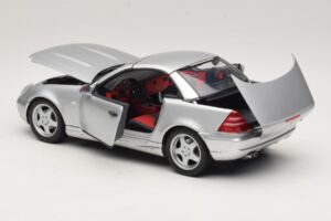 Mercedes SLK230 R170 AMG Roadster Hopea UT Models 1:18 26152 Metalli — kuva 5 / 8
