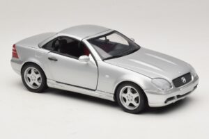 Mercedes SLK230 R170 AMG Roadster Hopea UT Models 1:18 26152 Metalli — kuva 6 / 8