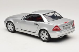 Mercedes SLK230 R170 AMG Roadster Hopea UT Models 1:18 26152 Metalli — kuva 7 / 8