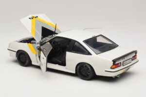 Opel Manta B GT/E Valkoinen Custom Mustat Vanteet Revell 1:18 08422 Metalli — kuva 5 / 8