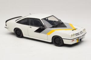 Opel Manta B GT/E Valkoinen Custom Mustat Vanteet Revell 1:18 08422 Metalli — kuva 6 / 8
